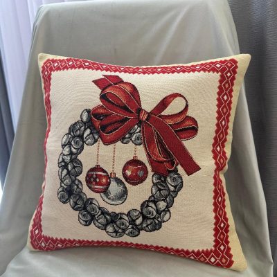 Față de pernă decorativă-coroniță și globuri de Crăciun