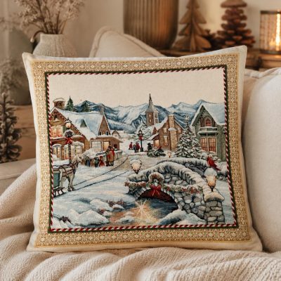 Față de pernă decorativă de Crăciun-Peisaj sat de munte în zăpadă